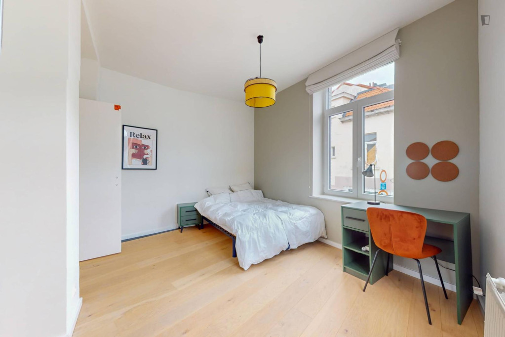 Cosy double bedroom near Hankar train station - Bruxelles - chambre - ImmoJeune