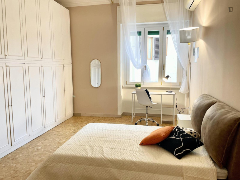 Very neat double bedroom in Santa Maria Novella - Florence - chambre - ImmoJeune
