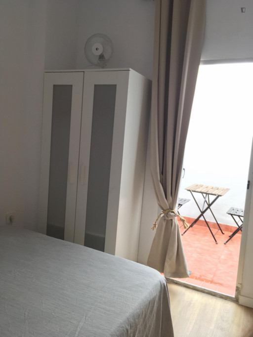 Cool double bedroom with patio close to Parque de los Príncipes metro station - Séville - chambre - ImmoJeune