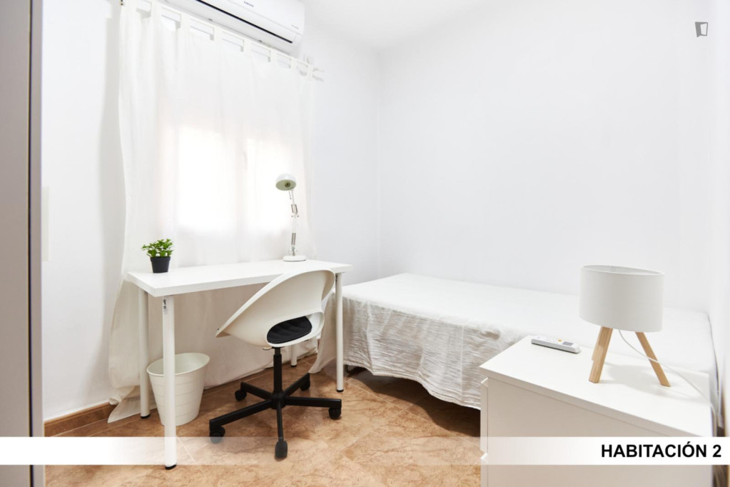 Appealing single bedroom near the Parque de los Príncipes metro - Séville - chambre - ImmoJeune