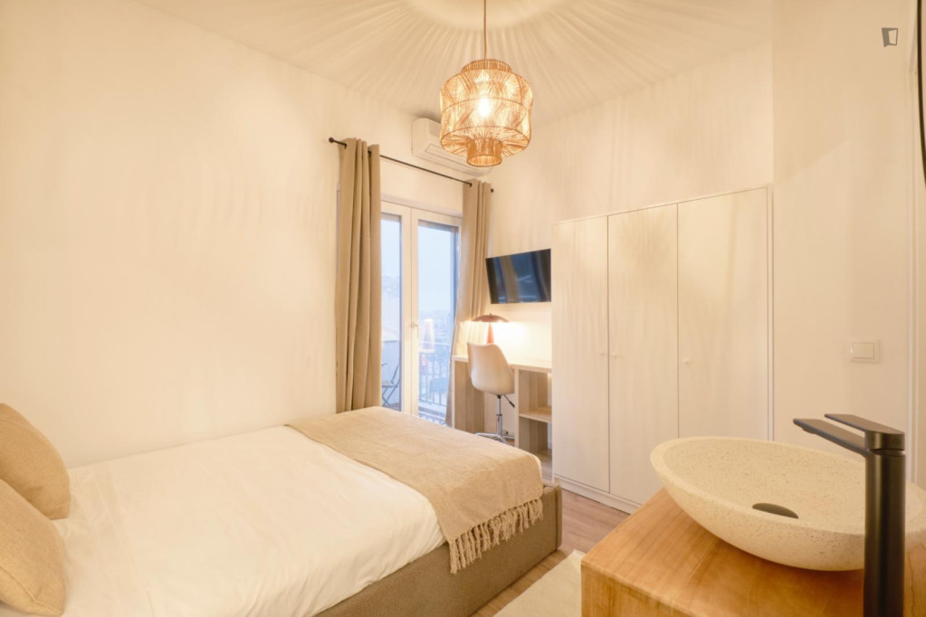 Appealing double ensuite bedroom with kitchenette, in Campolide - Lisbonne - chambre - ImmoJeune