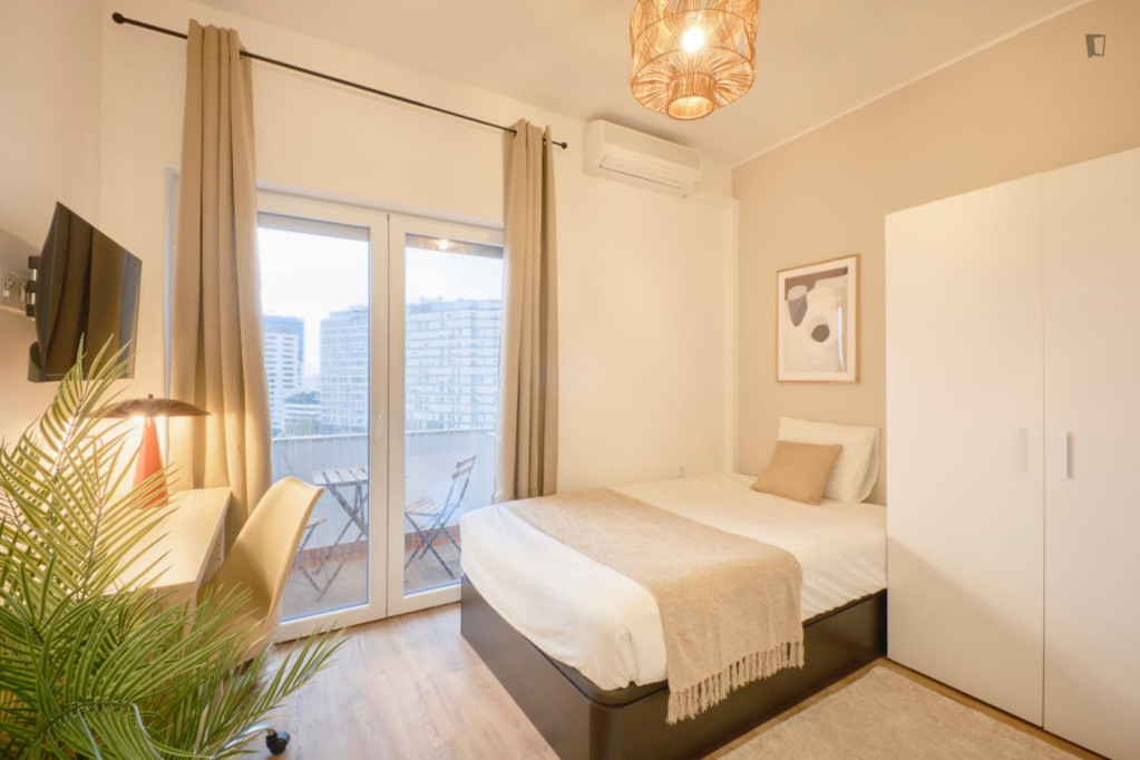 Double ensuite bedroom with kitchenette, in Campolide - Lisbonne - chambre - ImmoJeune