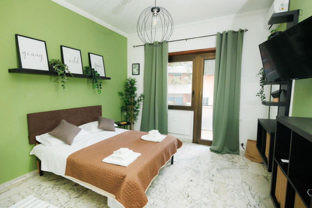 Cozy Bedroom in a 3-Bedroom Apartment in Rome - Rome - chambre - ImmoJeune