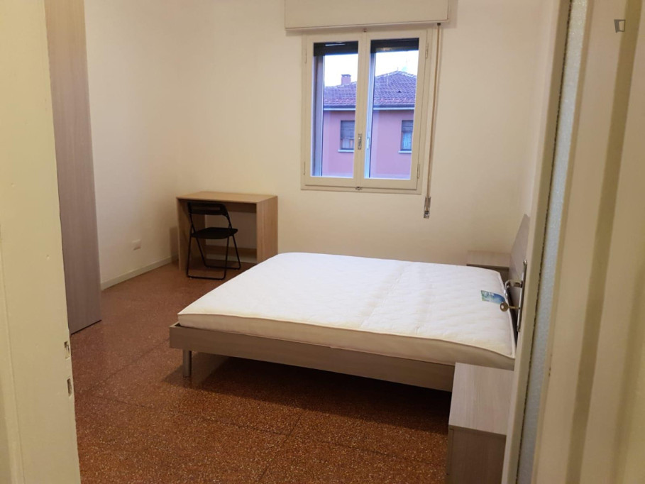 Multiple beds bedroom in 4-bedroom apartment - Bologne - chambre - ImmoJeune