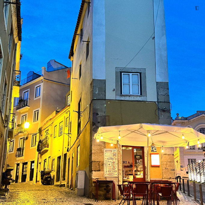 Comfy 1-bedroom flat in the charming Madragoa, Santos neighborhood - Lisbonne - chambre - ImmoJeune