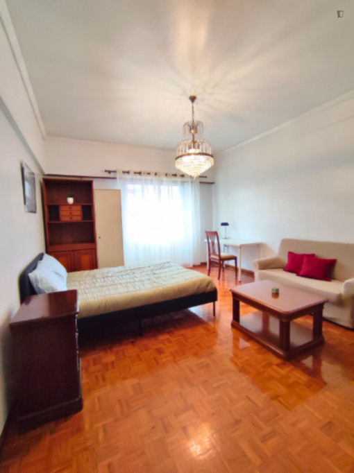 Tempting 2 Bedroom Apartment close to Senhor Roubado Metro - Lisbonne - chambre - ImmoJeune