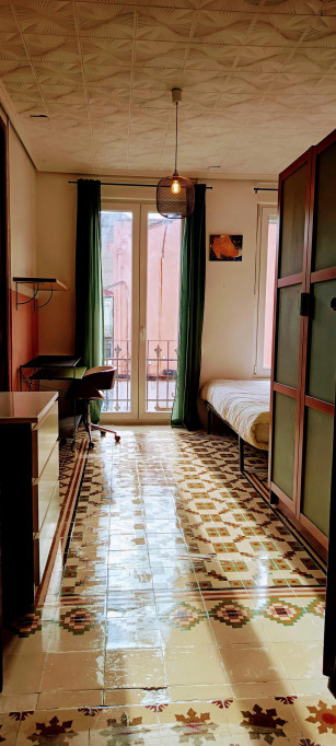 Charming room in a restored old house with a terrace in Burjassot, Valencia - Valence - chambre - ImmoJeune