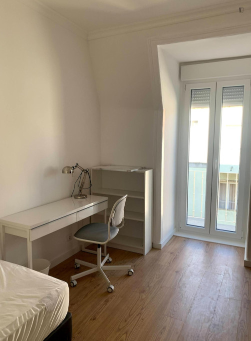Shinning Double Bedroom with a balcony close to Arroios Metro - Lisbonne - chambre - ImmoJeune