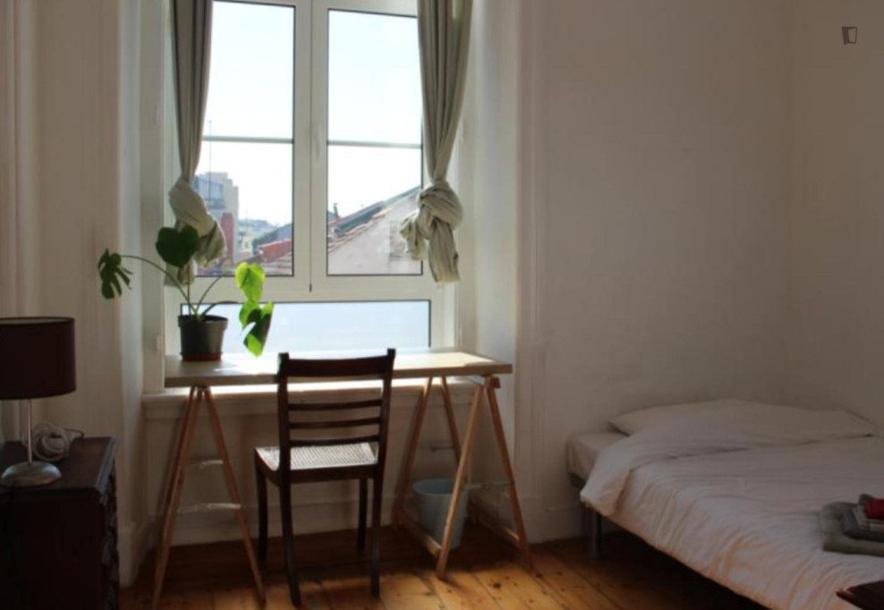 Pleasant bedroom in a 4-bedroom flat - Lisbonne - chambre - ImmoJeune