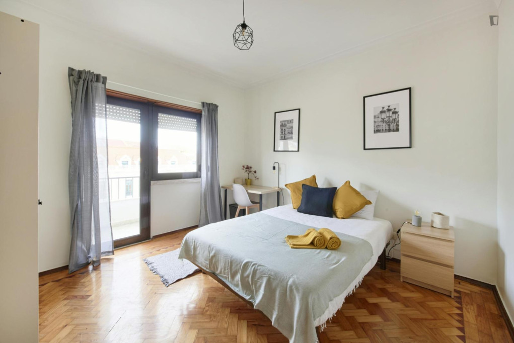Ample double bedroom in Santa Apolónia - Lisbonne - chambre - ImmoJeune