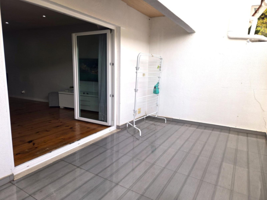 Legendary 1 Bedroom Apartment with a Terrace close to Sesimbra Beach - Setubal - chambre - ImmoJeune