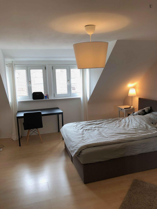 Single bedroom in a 3-bedroom apartment - Stuttgart - chambre - ImmoJeune