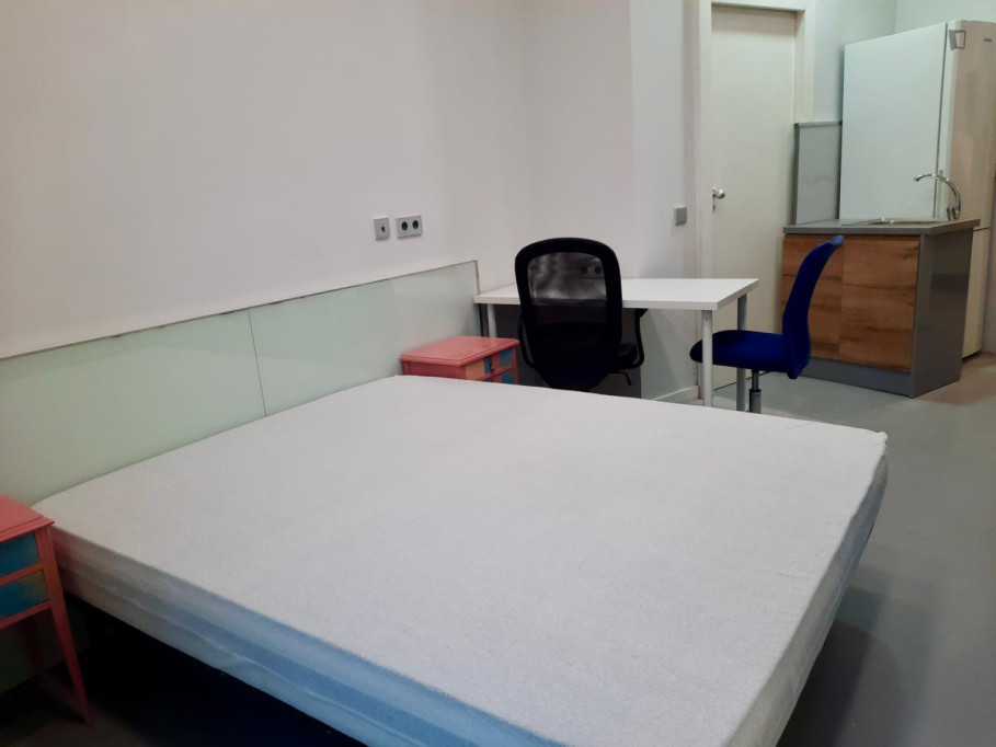 Charming double ensuite bedroom with a kitchenette, in El Mercat - Valence - chambre - ImmoJeune