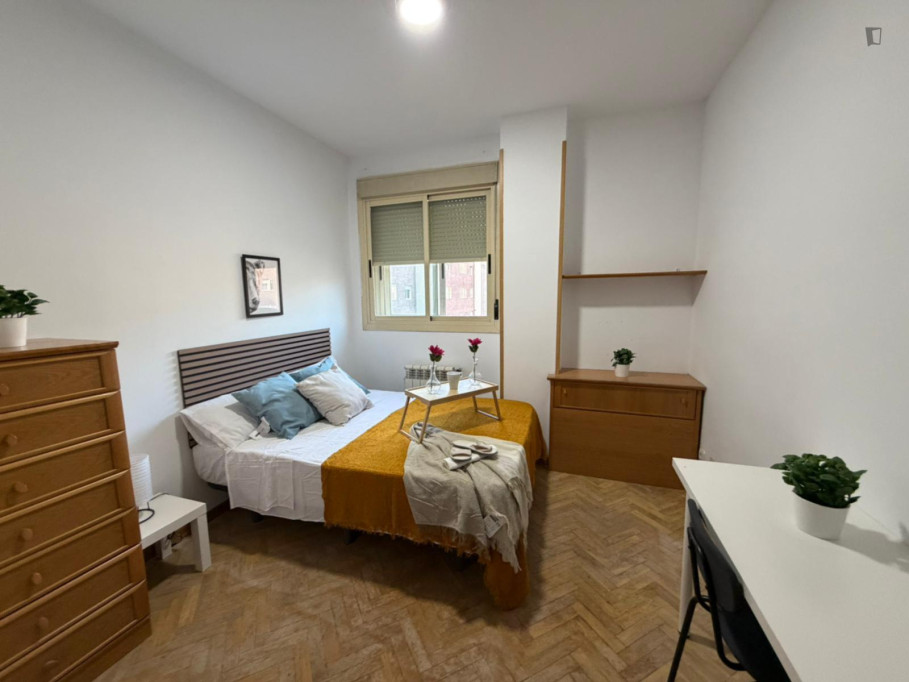 Appealing double bedroom near the Valdebernardo metro station - Madrid - chambre - ImmoJeune