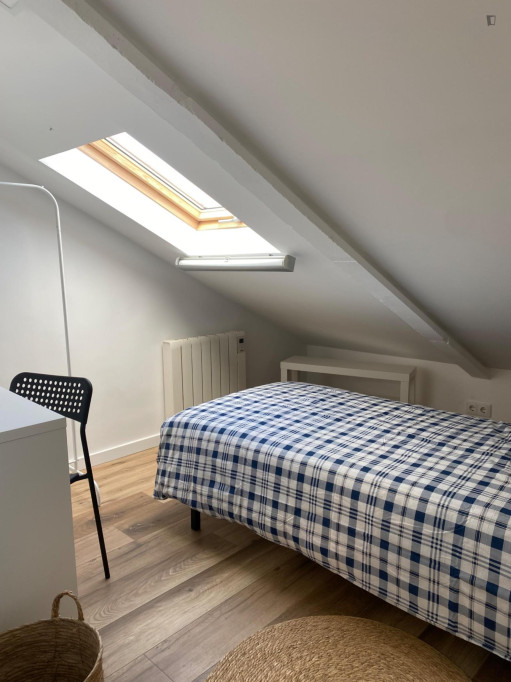 Bright bedroom next to Carnide metro station - Lisbonne - chambre - ImmoJeune