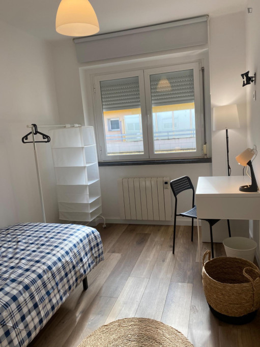 Pleasant bedroom in a 7-bedroom flat - Lisbonne - chambre - ImmoJeune