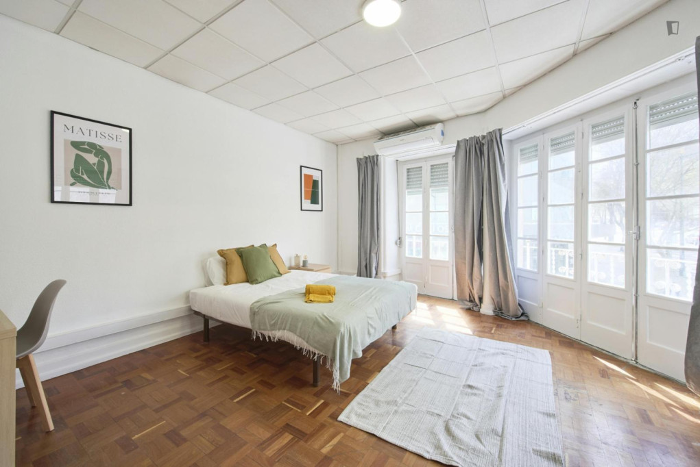 Large double bedroom in the Avenida da Liberdade area - Lisbonne - chambre - ImmoJeune