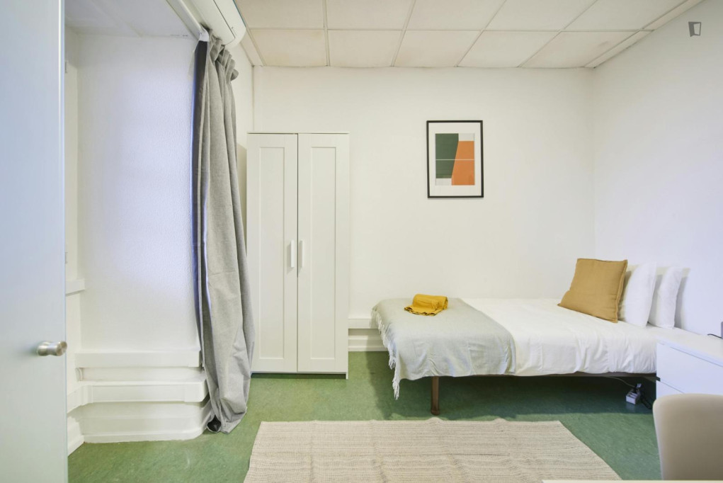 Splendid single ensuite bedroom in the Avenida da Liberdade area - Lisbonne - chambre - ImmoJeune