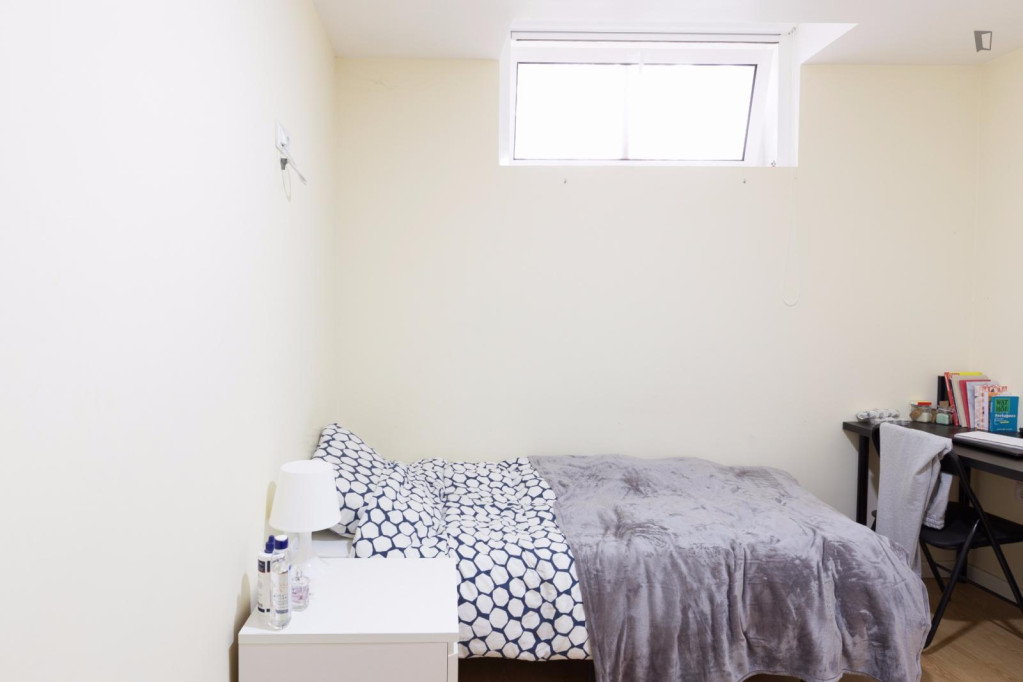 Fine single ensuite bedroom in a student dormitory, in Bonfim - Porto - chambre - ImmoJeune