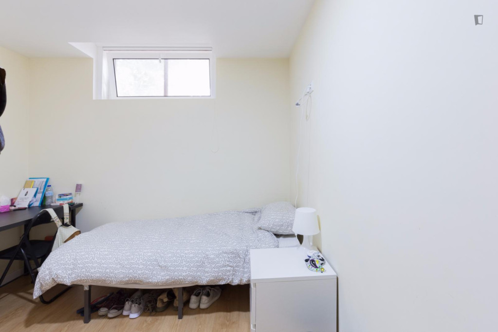 Elegant single ensuite bedroom in a student dormitory, in Bonfim - Porto - chambre - ImmoJeune