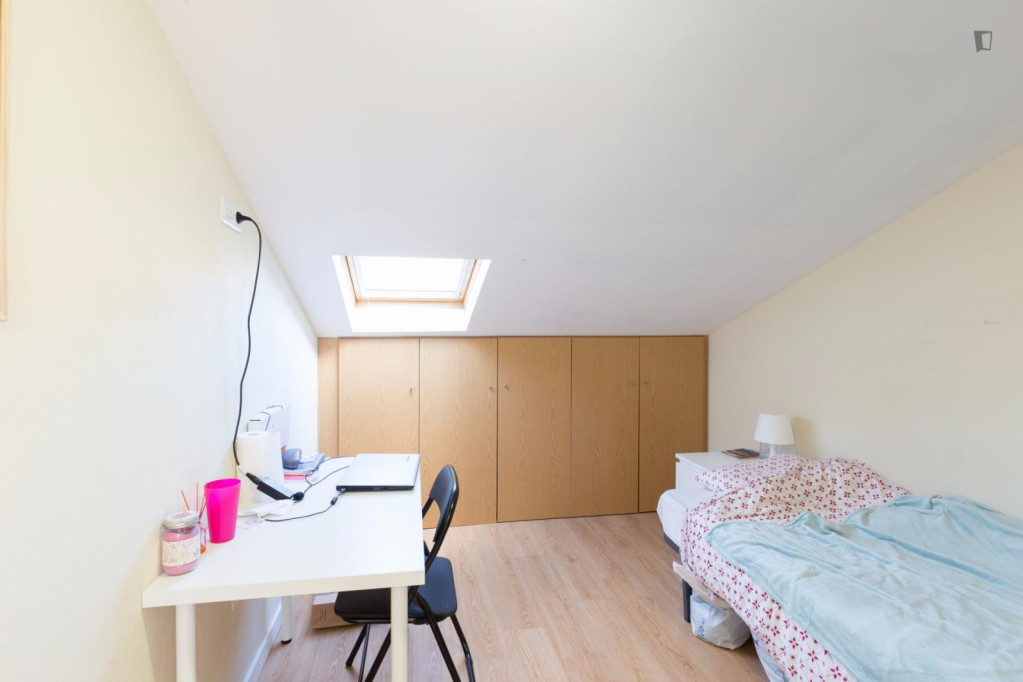 Ample single ensuite bedroom in a student dormitory, in Bonfim - Porto - chambre - ImmoJeune