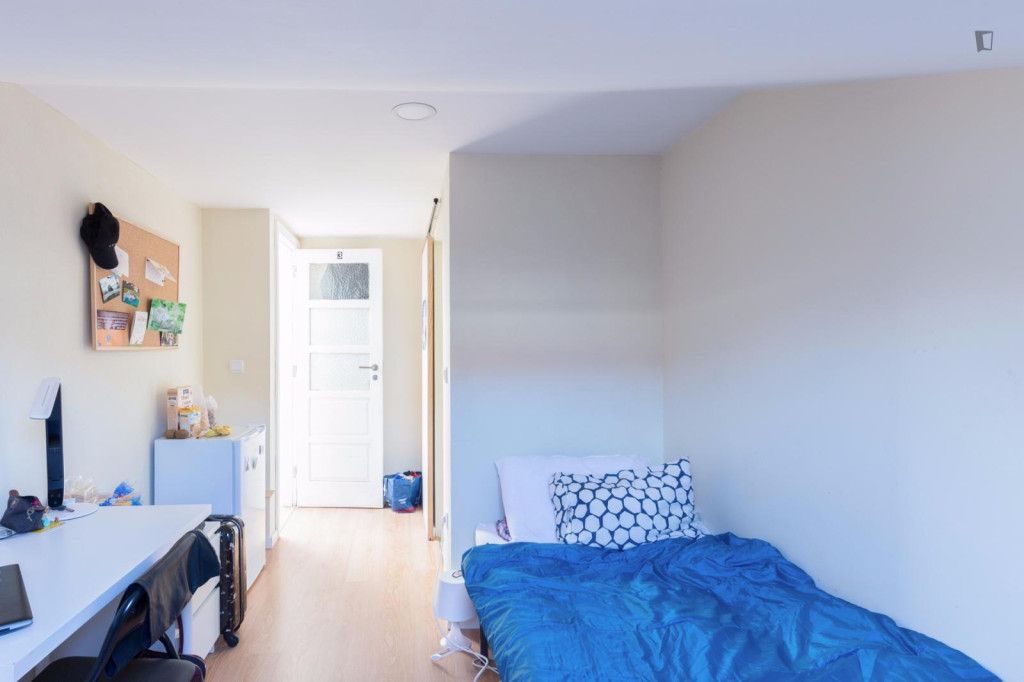 Amazing single ensuite bedroom in a student dormitory, near the Marquês metro - Porto - chambre - ImmoJeune