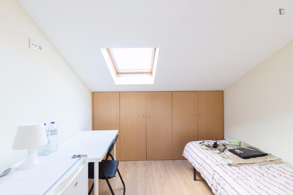 Airy single ensuite bedroom in a student dormitory, in Bonfim - Porto - chambre - ImmoJeune