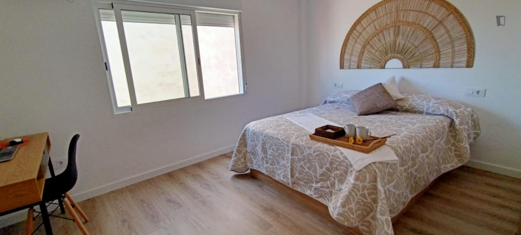 Spacious ensuite double bedroom close to Universitat Politècnica de València - Valence - chambre - ImmoJeune