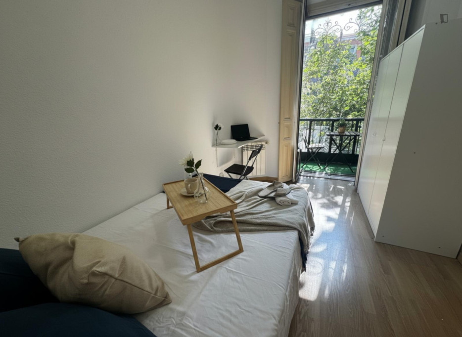 Alluring double bedroom near the Quevedo metro - Madrid - chambre - ImmoJeune