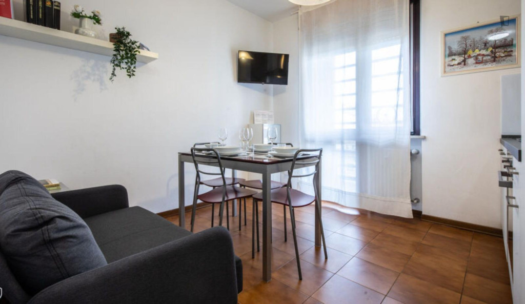 Dashing 1-bedroom apartment near the Udine train station - Udine - chambre - ImmoJeune