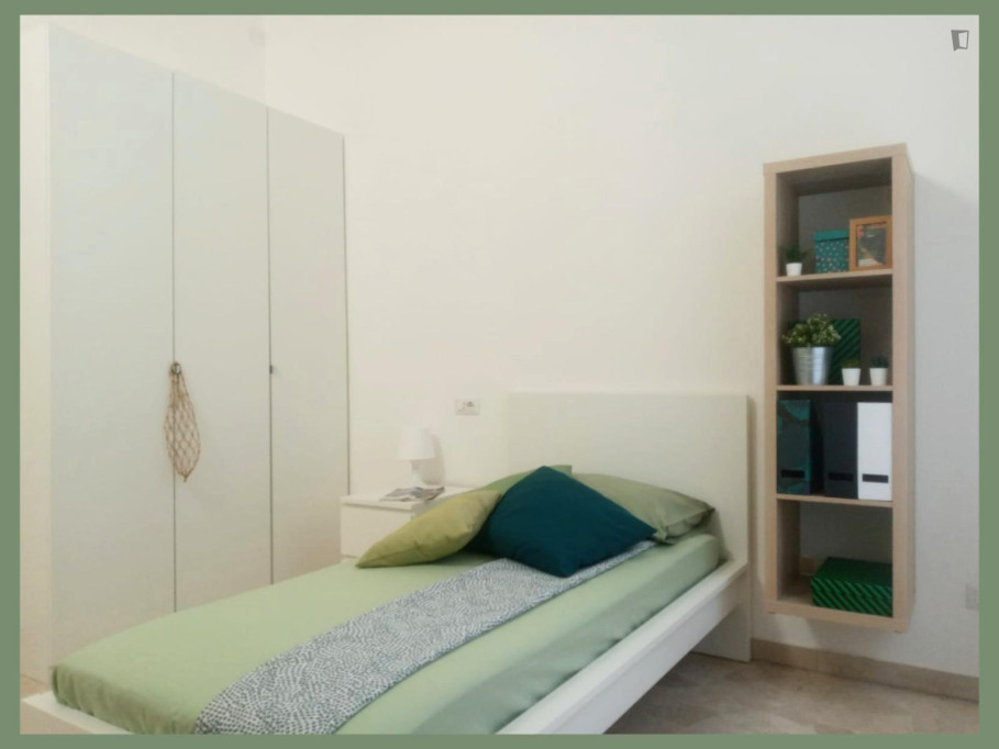 Snug single bedroom in Solari - Tortona area - Milan - chambre - ImmoJeune
