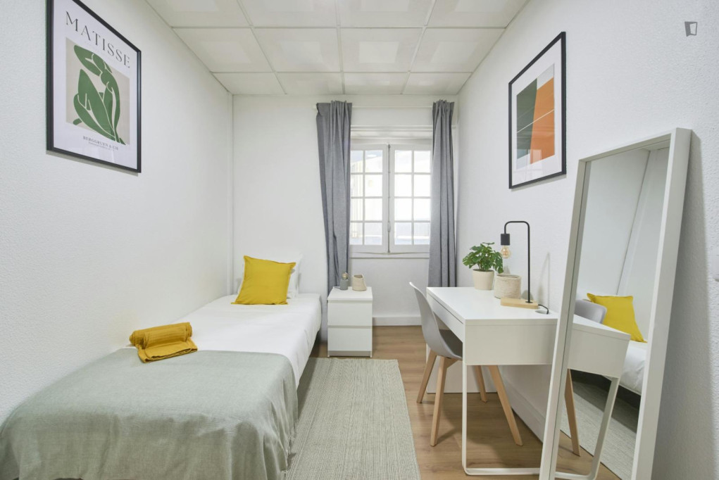 Very nice single bedroom near Marquês de Pombal - Lisbonne - chambre - ImmoJeune