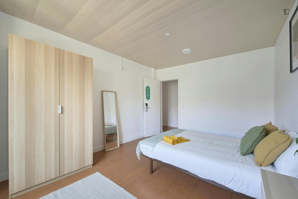 Bright double bedroom near Avenida metro - Lisbonne - chambre - ImmoJeune