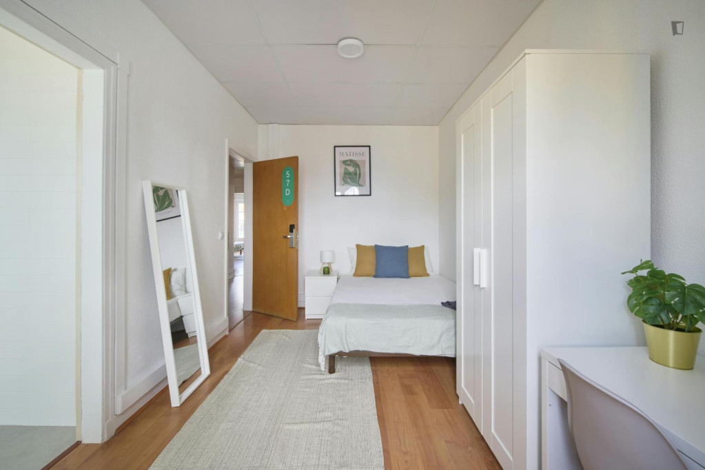 Modern ensuite double bedroom near Avenida station - Lisbonne - chambre - ImmoJeune