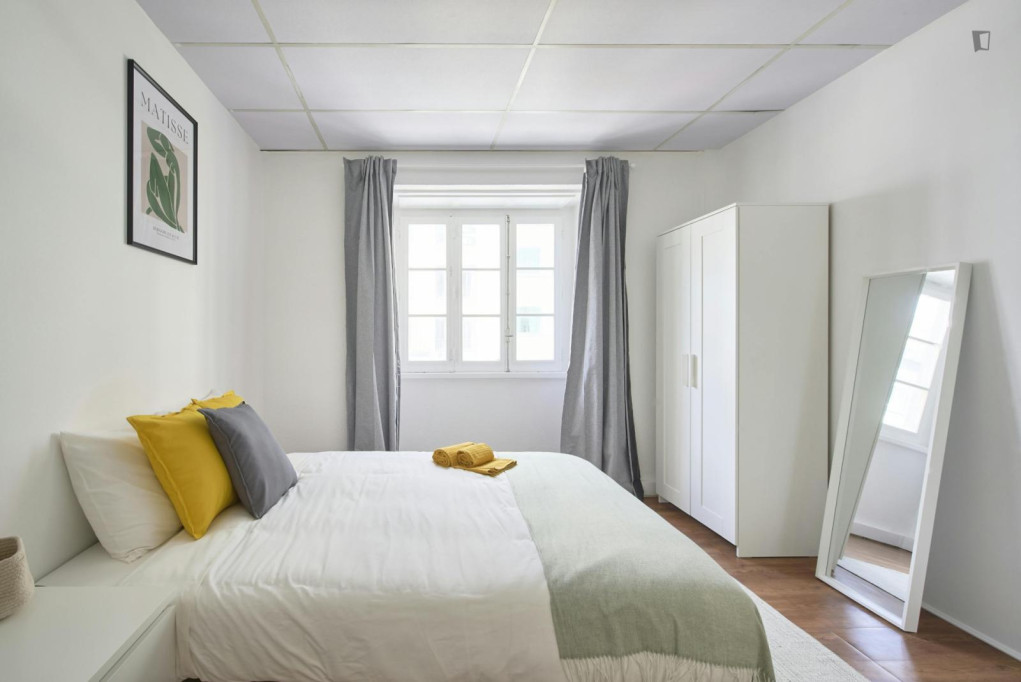 Modern ensuite double bedroom near Marquês de Pombal - Lisbonne - chambre - ImmoJeune
