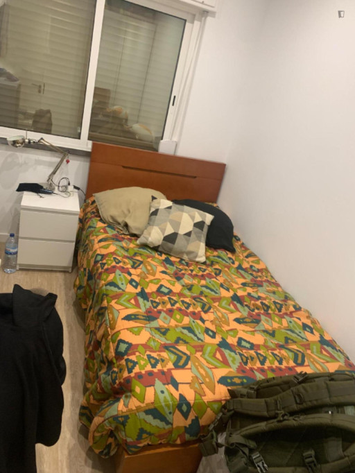 Exciting Single Bedroom close to São Domingos de Rana Sports Complex - Lisbonne - chambre - ImmoJeune