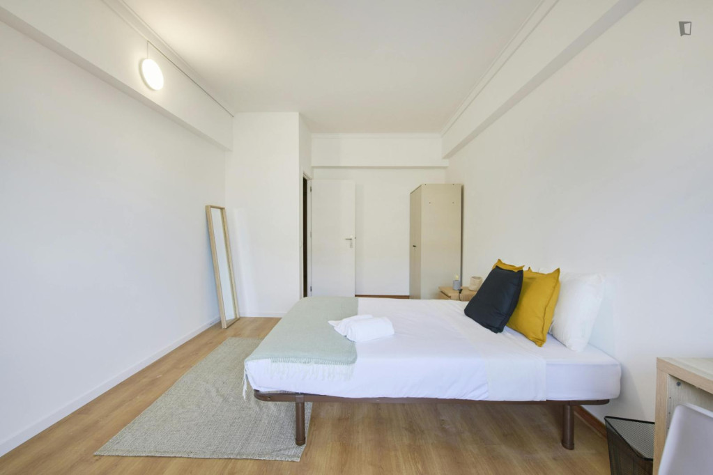 Neat double bedroom near Lumiar metro station - Lisbonne - chambre - ImmoJeune