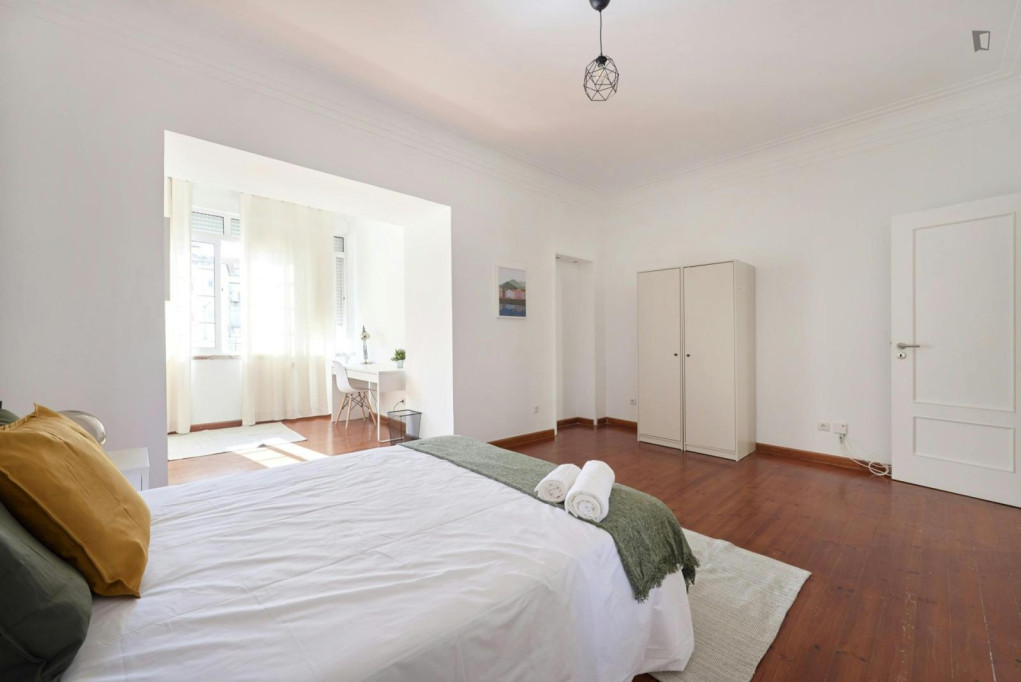 Large double bedroom in Roma-Areeiro - Lisbonne - chambre - ImmoJeune