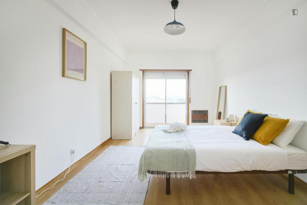 Welcoming double bedroom near Lumiar metro station - Lisbonne - chambre - ImmoJeune