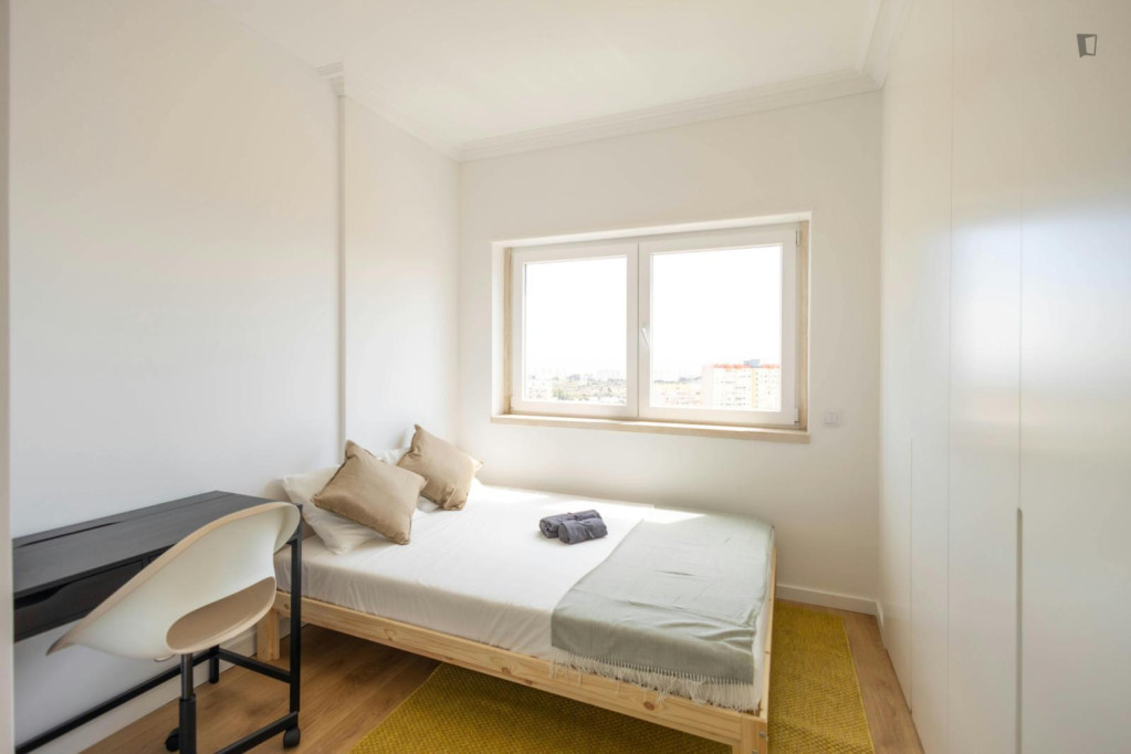 Snug double bedroom in Olaias - Lisbonne - chambre - ImmoJeune