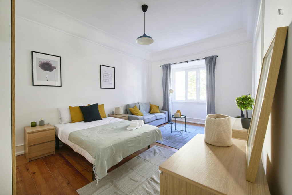 Nice double bedroom near Marquês de Pombal station - Lisbonne - chambre - ImmoJeune