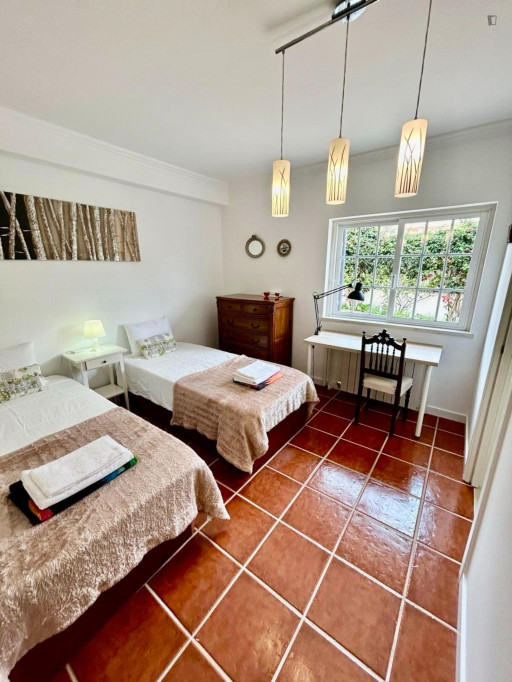 big cozy room ,with private bathroom near praia do Guincho - Lisbonne - chambre - ImmoJeune