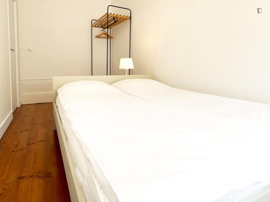 Double bedroom in 10-bedroom house - Porto - chambre - ImmoJeune