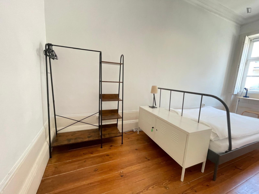 Double bedroom in 9-bedroom house - Porto - chambre - ImmoJeune