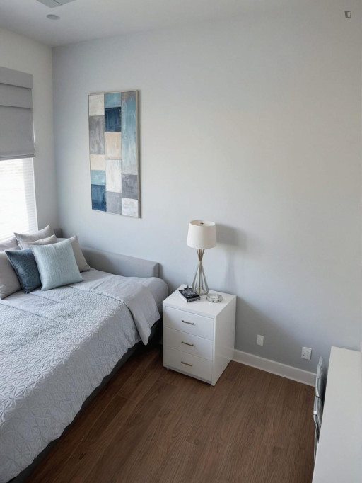 Beautiful double bedroom in 3-bedroom attic with terrace close to the beach - Valence - chambre - ImmoJeune