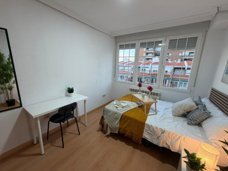 Welcoming double bedroom in Santa María de Benquerencia - Toledo - chambre - ImmoJeune