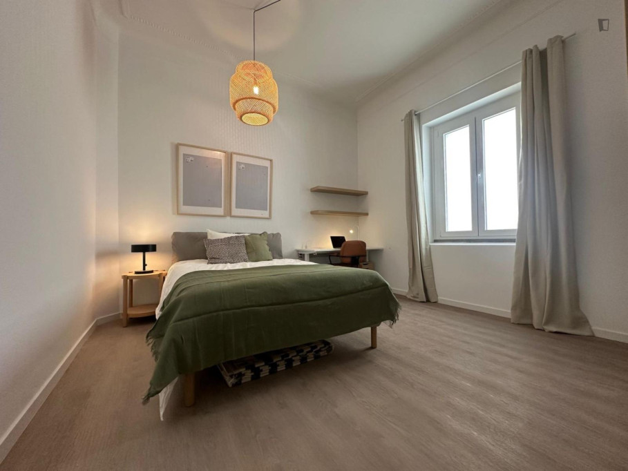 Fascinating Double Bedroom close to Nova University - Lisbonne - chambre - ImmoJeune
