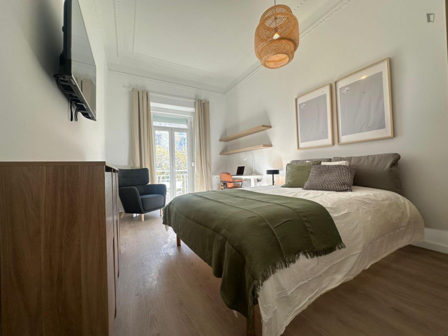 Bright Double Bedroom close to Calouste Gulbenkian Museum - Lisbonne - chambre - ImmoJeune