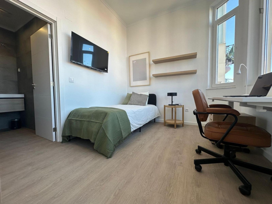Exciting Single Bedroom with a private bathroom close to Nova University - Lisbonne - chambre - ImmoJeune