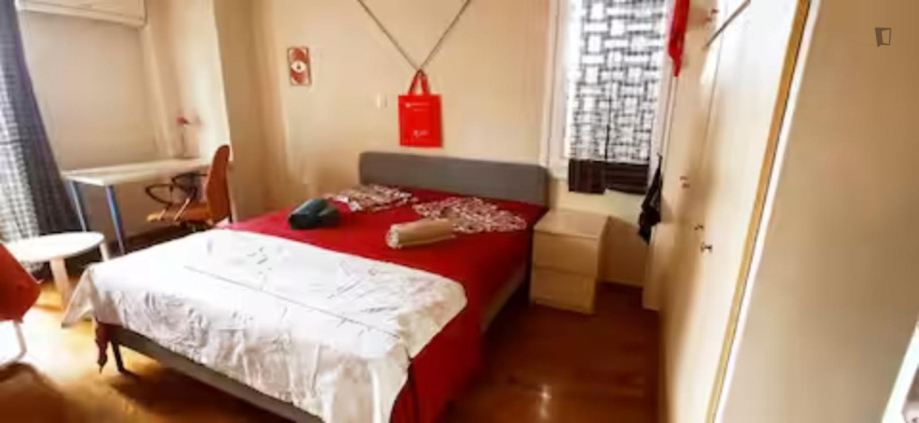 Charming double bedroom with a balcony, in the Heart of Athens - Athens - chambre - ImmoJeune
